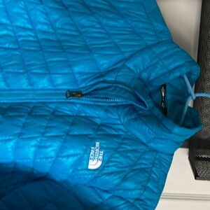 EUC turquoise North Face down puffy jacket, size Y XL